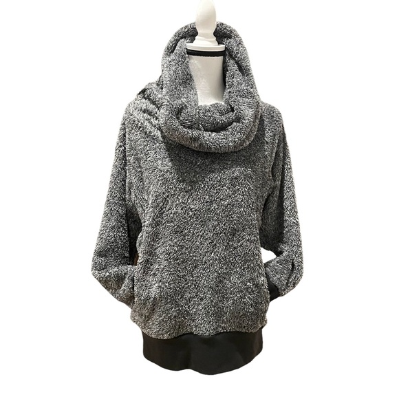Te Verde Grey Cowl Neck Fleece Eyelash
Pullover Sweater Size M - Picture 3 of 16